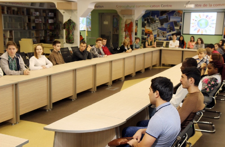 События НИУ «БелГУ» будущие геологи рассказали о своих странах