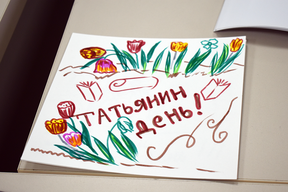 Студенты НИУ «БелГУ» изготовили открытки и узнали об истории праздника