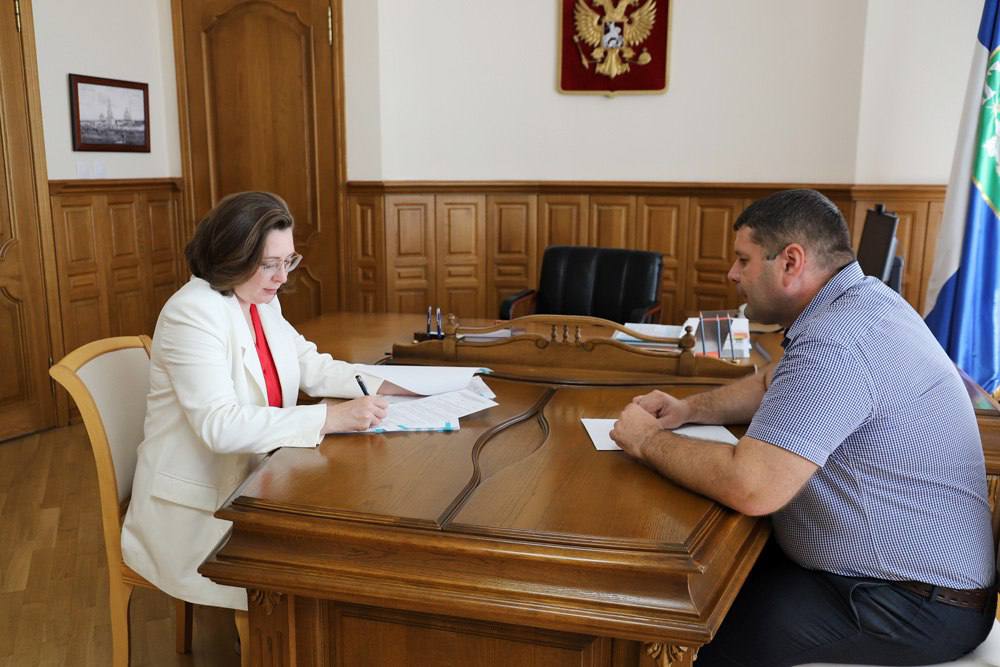 Увеличить Ректор НИУ «БелГУ» подписала первые приказы о зачислении абитуриентов