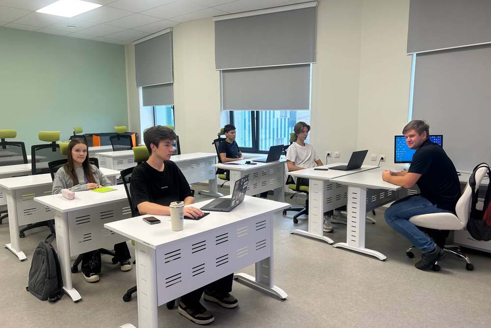 Увеличить Преподаватели ИИиЦТ НИУ «БелГУ» проводят мастер-классы для одарённых школьников