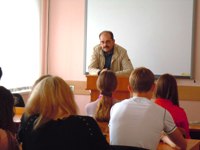 Увеличить Шкилев С.В. знакомит первокурсников с техниками противостояния чужому влиянию