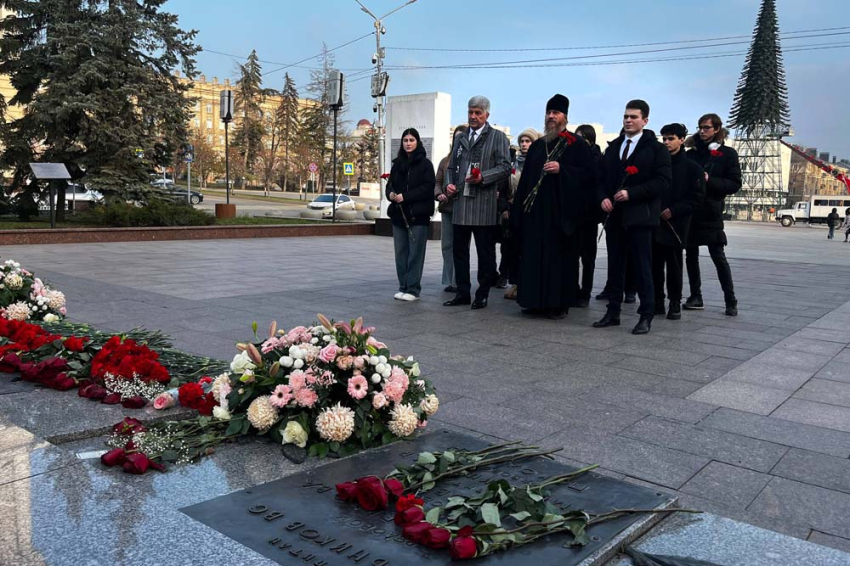 События НИУ «БелГУ» студенты ниу «белгу» почтили память неизвестного солдата