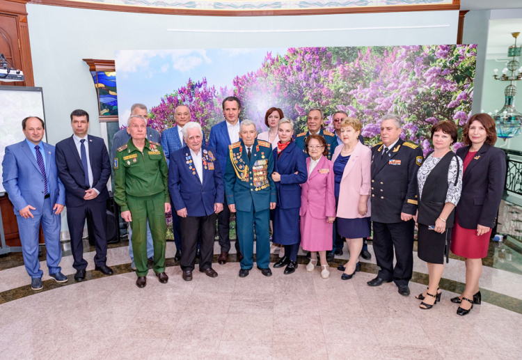 События НИУ «БелГУ» ботаническому саду ниу «белгу» передали эстафету выведения сортов сирени военно-патриотической тематики