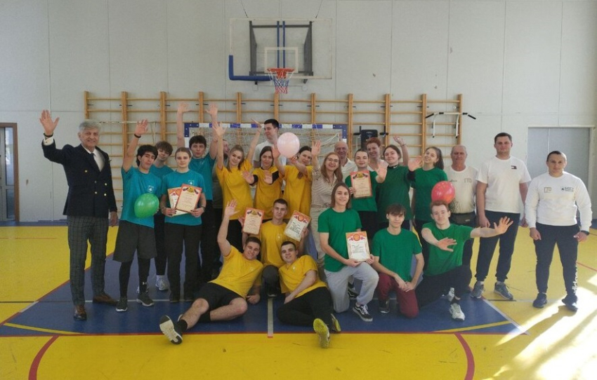 Спортивный праздник сильных, ловких и умелых прошёл в НИУ «БелГУ» События НИУ «БелГУ» спортивный праздник сильных, ловких и умелых прошёл в ниу «белгу»