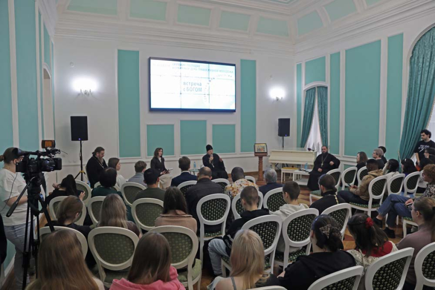 События НИУ «БелГУ» митрополит белгородский и старооскольский иоанн встретился с представителями студенческой молодёжи ниу «белгу» и вузов города