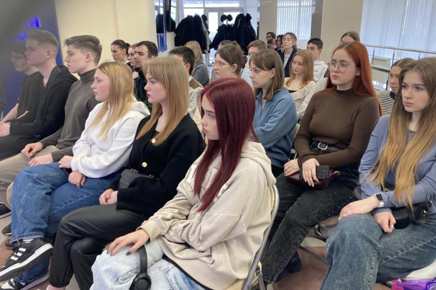 Студенты НИУ «БелГУ» встретились с участниками СВО События НИУ «БелГУ» студенты ниу «белгу» встретились с участниками сво