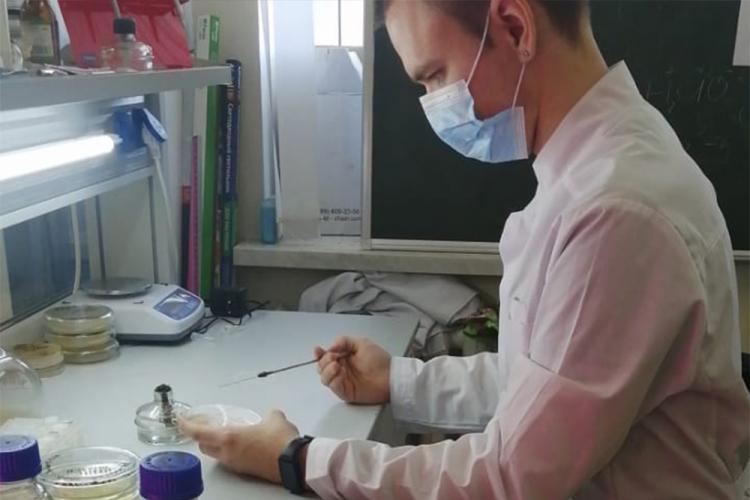 События НИУ «БелГУ» биотехнологи ниу «белгу» из прибрежной зоны белгородской реки везелка выделили бактерию, образующую пигмент сине-фиолетового цвета

