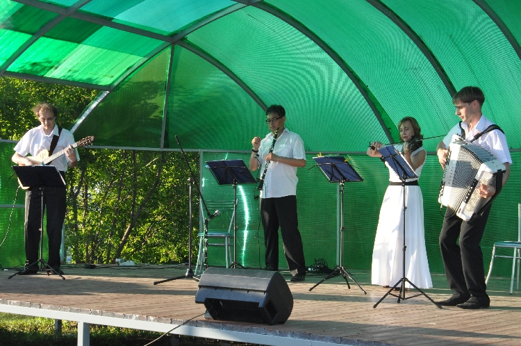 События НИУ «БелГУ» танго среди лиственниц