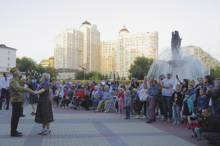 События НИУ «БелГУ» на площади перед ниу «белгу» прошёл бал победы «бессмертный полк»