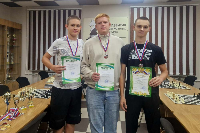 Шахматная спартакиада завершилась в НИУ «БелГУ» События НИУ «БелГУ» шахматная спартакиада завершилась в ниу «белгу»