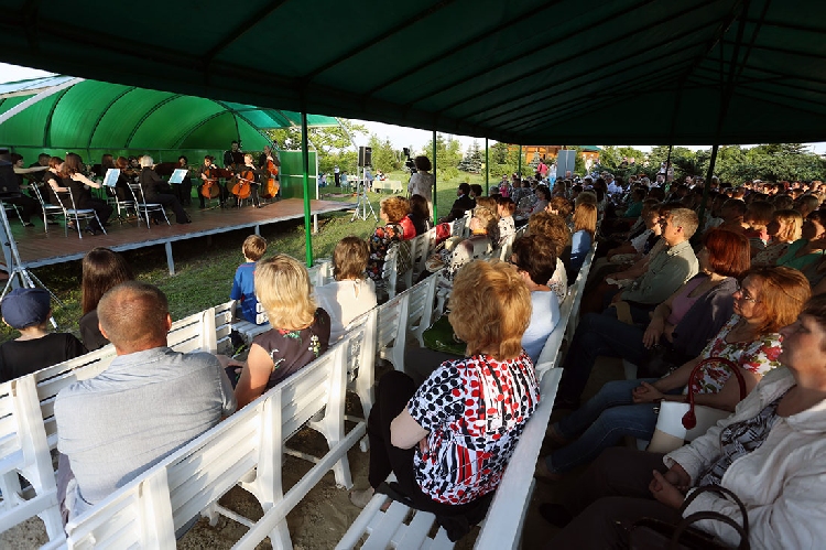 События НИУ «БелГУ» эстрадный вокал под благоухание роз