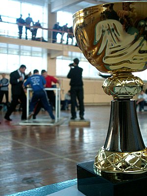 Кубок в сильных руках События НИУ «БелГУ» кубок в сильных руках