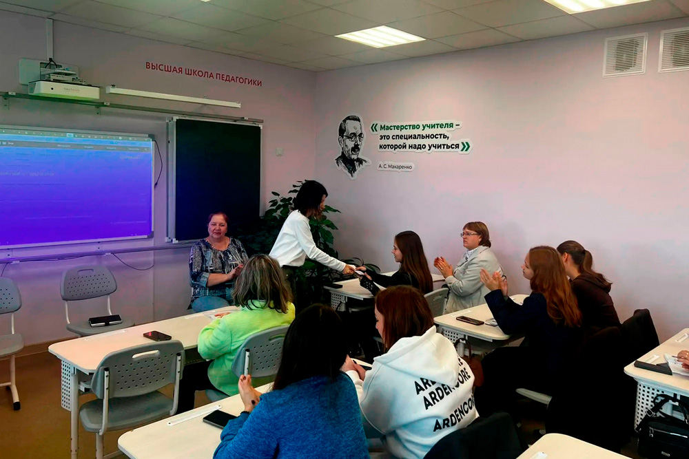 Первокурсникам Высшей школы педагогики НИУ «БелГУ» вручили студенческие билеты