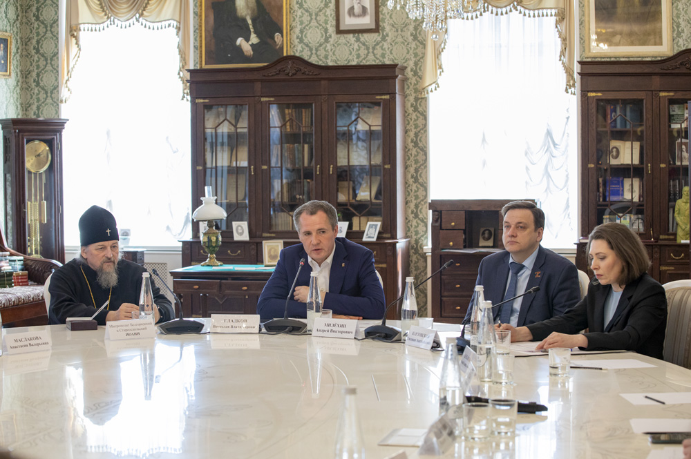 Студенты НИУ «БелГУ» встретились с губернатором и главой Белгородской митрополии