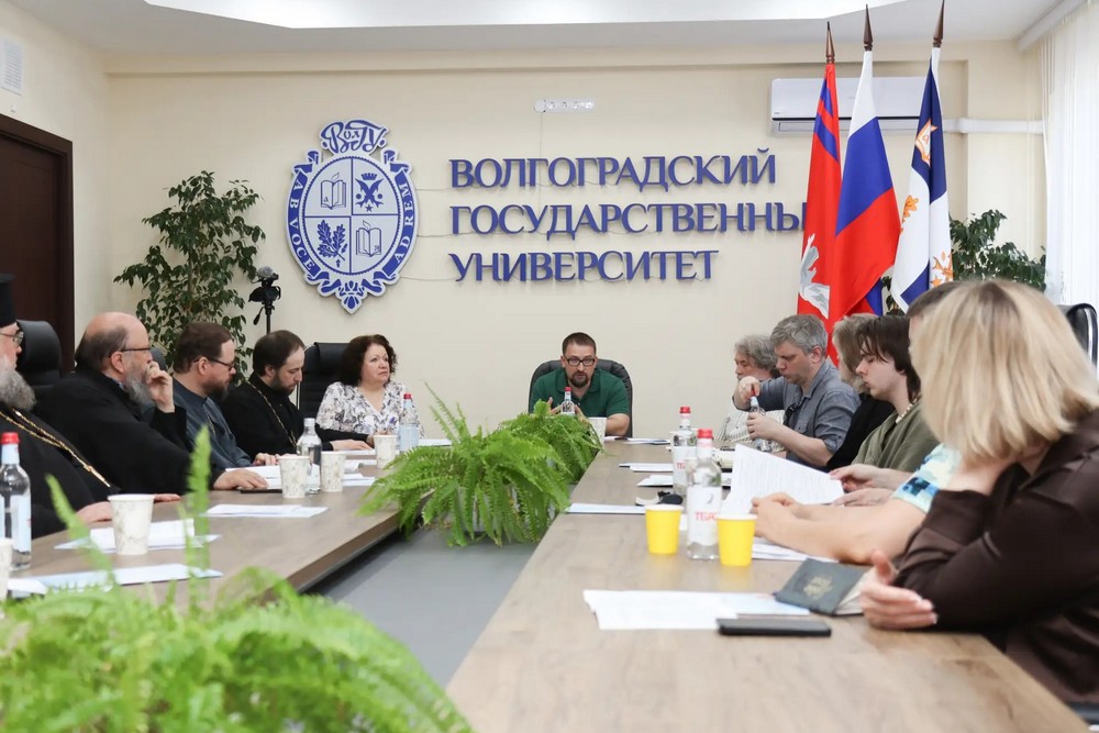 Увеличить Директор ИОНиМК Сергей Борисов оценил качество теологического образования в Волгоградском госуниверситете