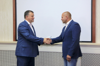 Фёдору Емельяненко вручили диплом об окончании аспирантуры НИУ «БелГУ»