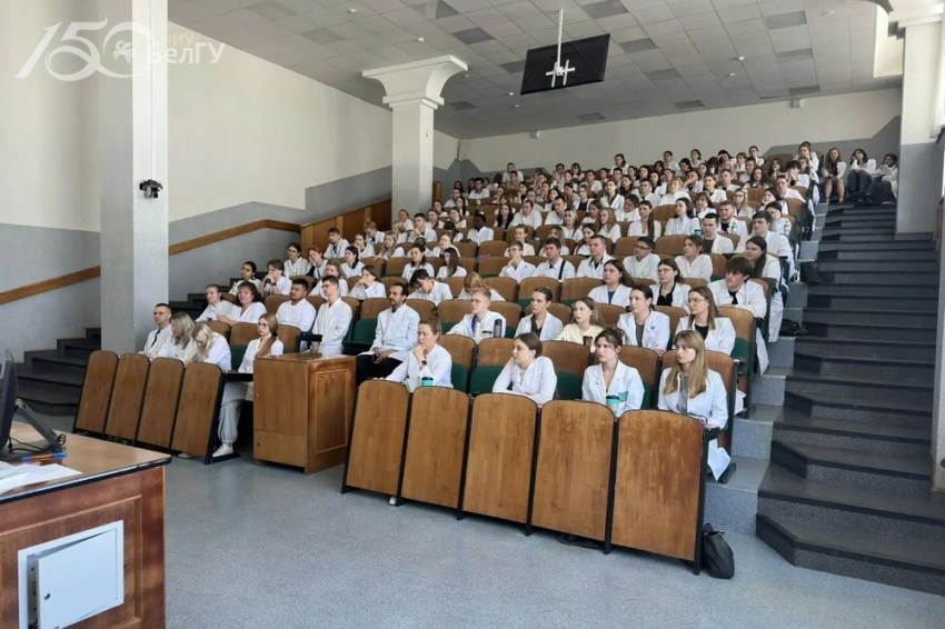 События НИУ «БелГУ» студенты мединститута встретились с подполковником медицинской службы