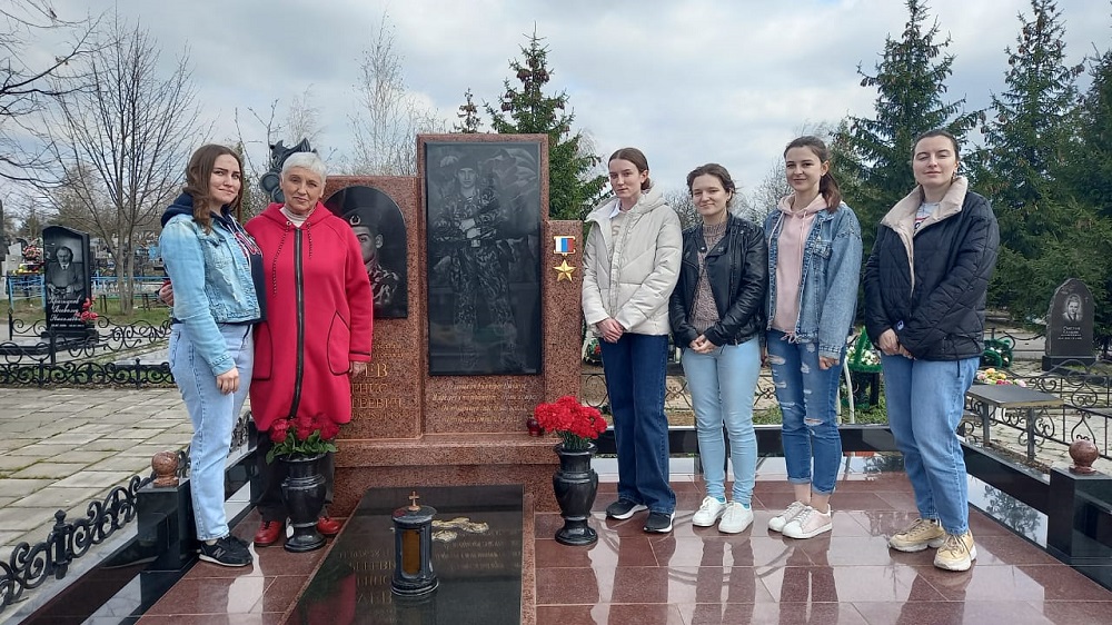 Студенты и сотрудники НИУ «БелГУ» почтили память Героя России Дениса Зуева