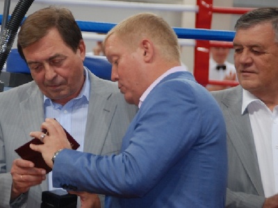 Боксеры наградили ректора События НИУ «БелГУ» боксеры наградили ректора