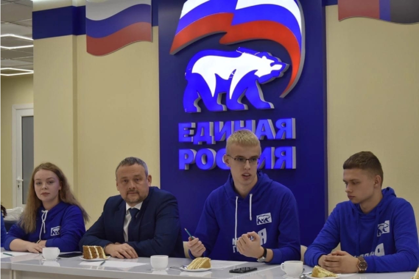 События НИУ «БелГУ» студентов ниу «белгу» наградили ко дню рождения «молодой гвардии ер» 