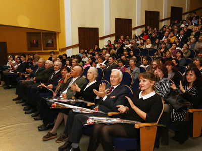 События НИУ «БелГУ» педагоги принимают поздравления