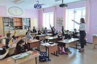 Уроки в младших классах проводят студенты инжинирингового колледжа