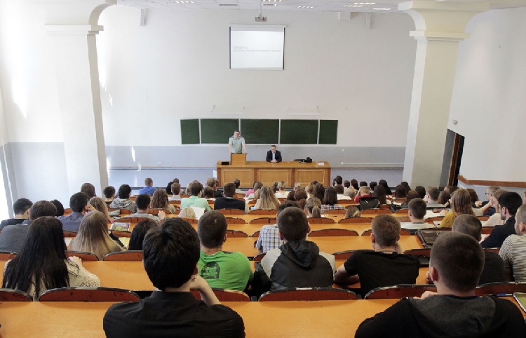 События НИУ «БелГУ» в гостях у будущих юристов  побывал главный судебный пристав области