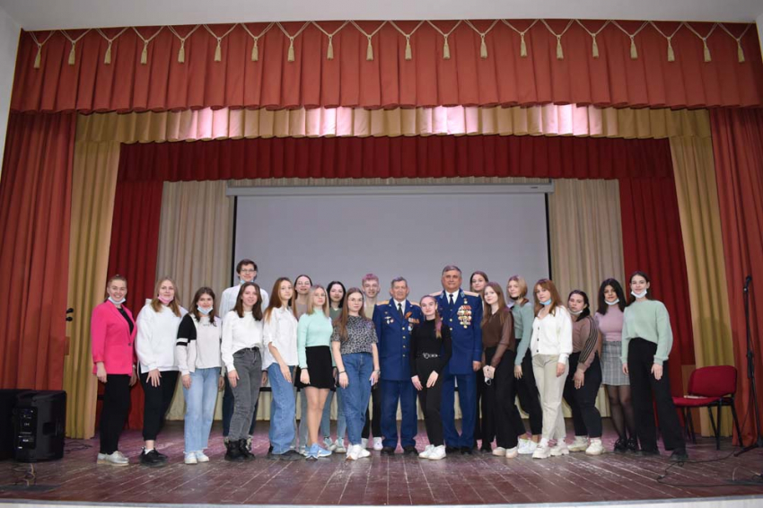 События НИУ «БелГУ» военные лётчики рассказали будущим медикам о локальных конфликтах за пределами россии