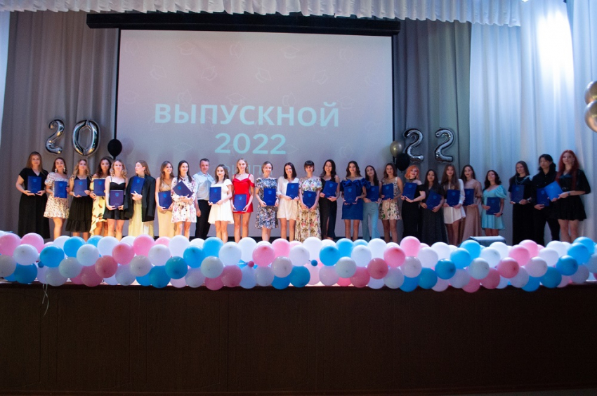 События НИУ «БелГУ» 48 выпускников факультета иностранных языков окончили обучение с отличием