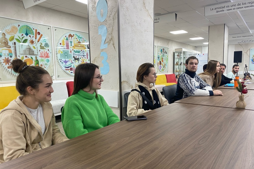 События НИУ «БелГУ» иностранным студентам ниу «белгу» рассказали о фестивалях белгородчины