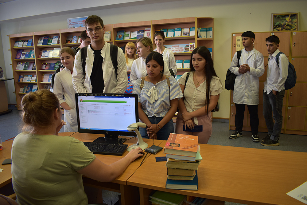 Студентов НИУ «БелГУ» приглашают в библиотеку за учебниками