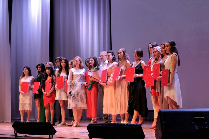 События НИУ «БелГУ» 19 выпускников факультета психологии педагогического института ниу «белгу» получили дипломы с отличием

