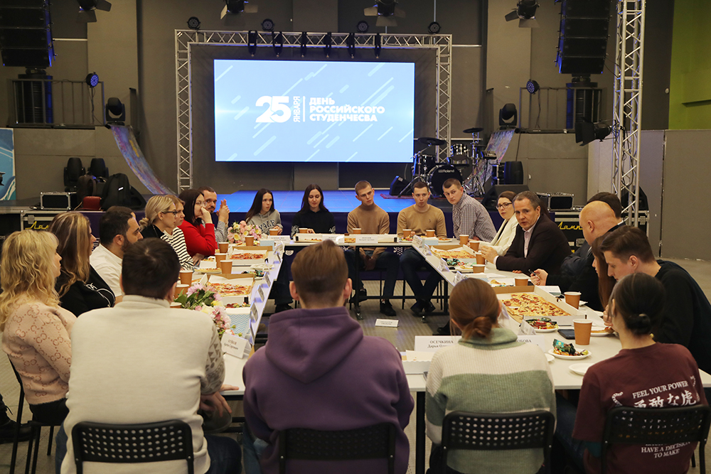 Вячеслав Гладков встретился с ординаторами мединститута НИУ «БелГУ»