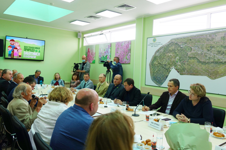 События НИУ «БелГУ» в  день эколога глава региона побывал в ботаническом саду ниу «белгу»