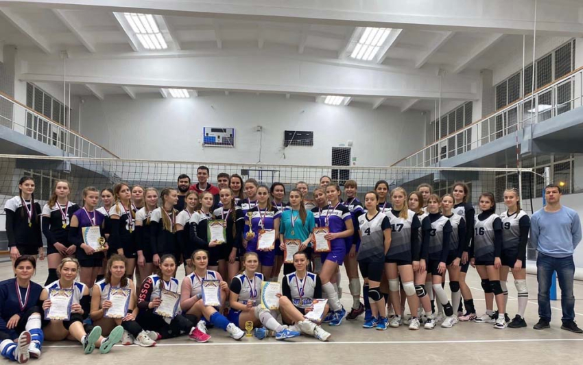 События НИУ «БелГУ» в спорткомплексе «буревестник» белгородского госуниверситета состоялись соревнования по волейболу 

