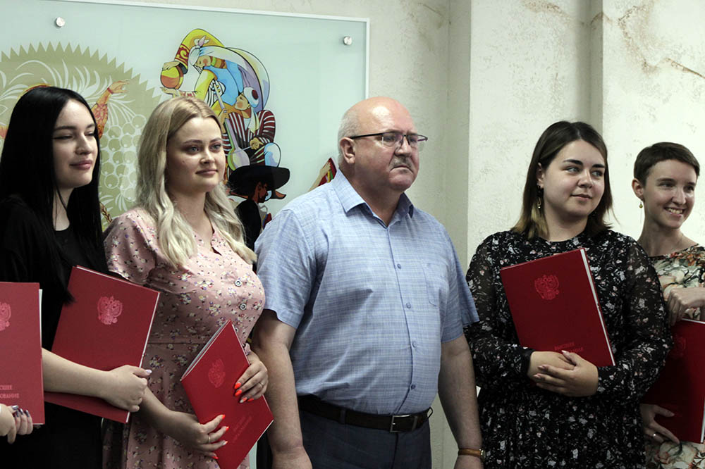 Историко-филологический факультет НИУ «БелГУ» с отличием окончили 45 выпускников