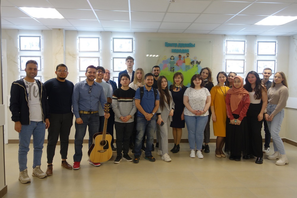 В НИУ «БелГУ» состоялась литературная гостиная в честь Дня английского языка