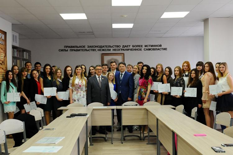 События НИУ «БелГУ» будущим организаторам выборов вручены свидетельства