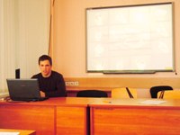 Увеличить Павлюк Вадим выступает с докладом о техниках невербального познания