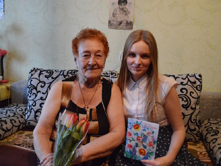 События НИУ «БелГУ» волонтеры поздравили с 8 марта