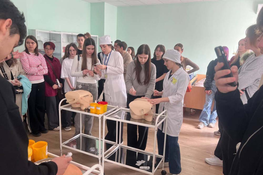 Более 1000 школьников приняли участие в Дне открытых дверей медицинского колледжа НИУ «БелГУ» События НИУ «БелГУ» более 1000 школьников приняли участие в дне открытых дверей медицинского колледжа ниу «белгу»