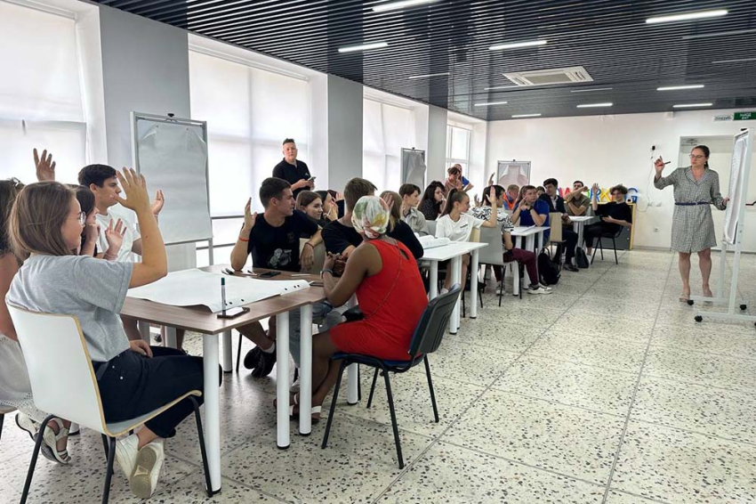 События НИУ «БелГУ» волонтёры ниу «белгу» встретились с министром по делам молодёжи белгородской области