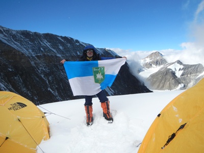 События НИУ «БелГУ» флаг белгородского университета на эвересте