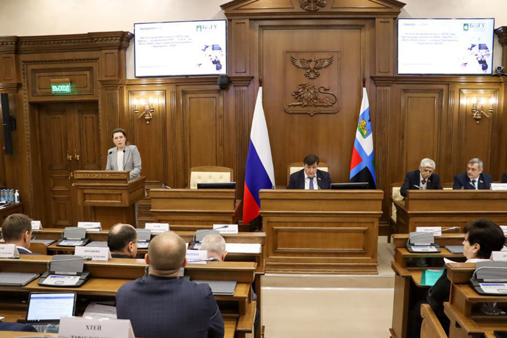 Евгения Карловская отчиталась в областной Думе о реализации программы развития НИУ «БелГУ»
