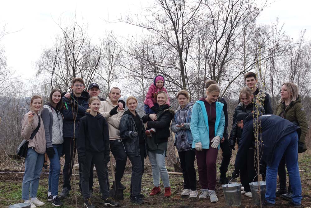 На карбоновом полигоне в ботаническом саду НИУ «БелГУ» высадили 170 саженцев тополей