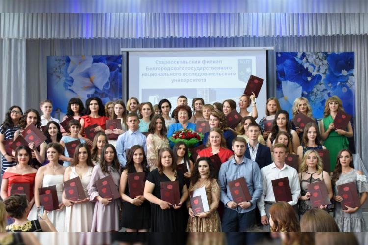 Выпускники поблагодарили ректора НИУ «БелГУ» События НИУ «БелГУ» выпускники поблагодарили ректора ниу «белгу»