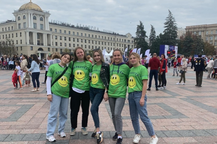 События НИУ «БелГУ» обучающиеся белгородского госуниверситета – участники легкоатлетического забега