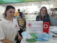 Студенты-волонтеры факультета психологии приняли участие в благотворительной акции совместно с БРООО «Российский красный крест»