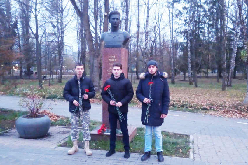 События НИУ «БелГУ» в белгородском госуниверситете почтили память героя россии дениса зуева