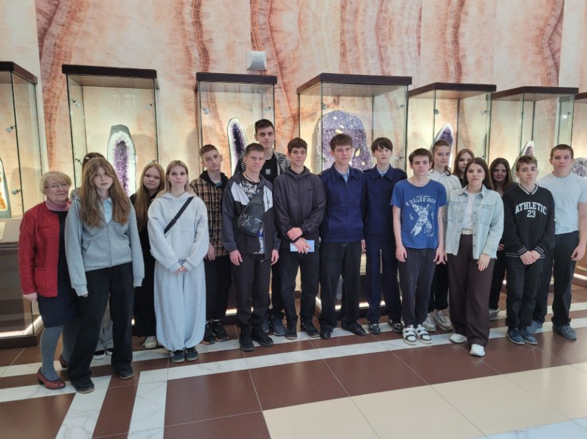 События НИУ «БелГУ» в учебно-выставочном центре ниу «белгу» провели экскурсию для школьников